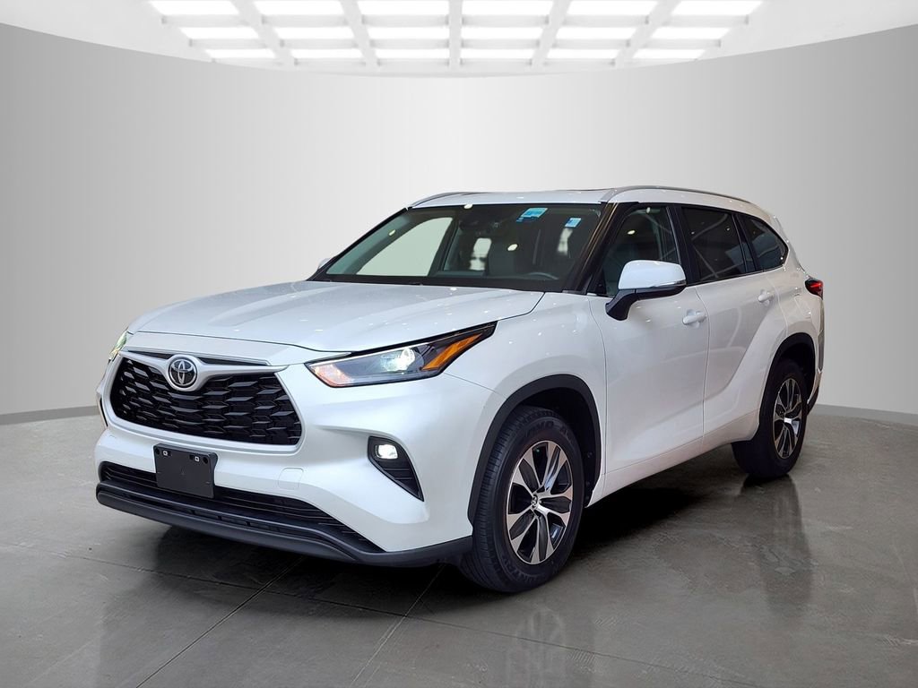 Used 2023 Toyota Highlander XLE FWD image 9