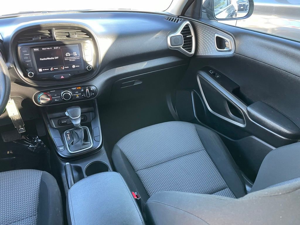 Used 2023 Kia Soul LX w/ LX Technology Package image 9