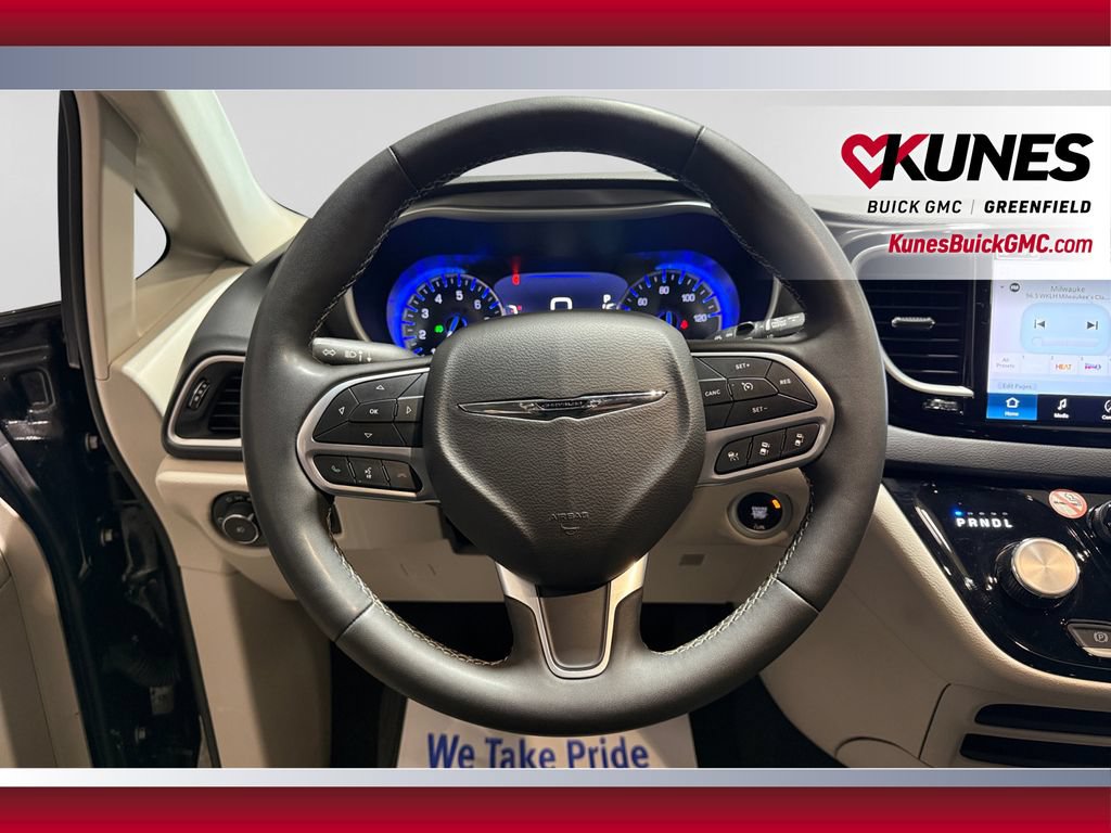 Used 2024 Chrysler Pacifica Touring-L FWD image 15