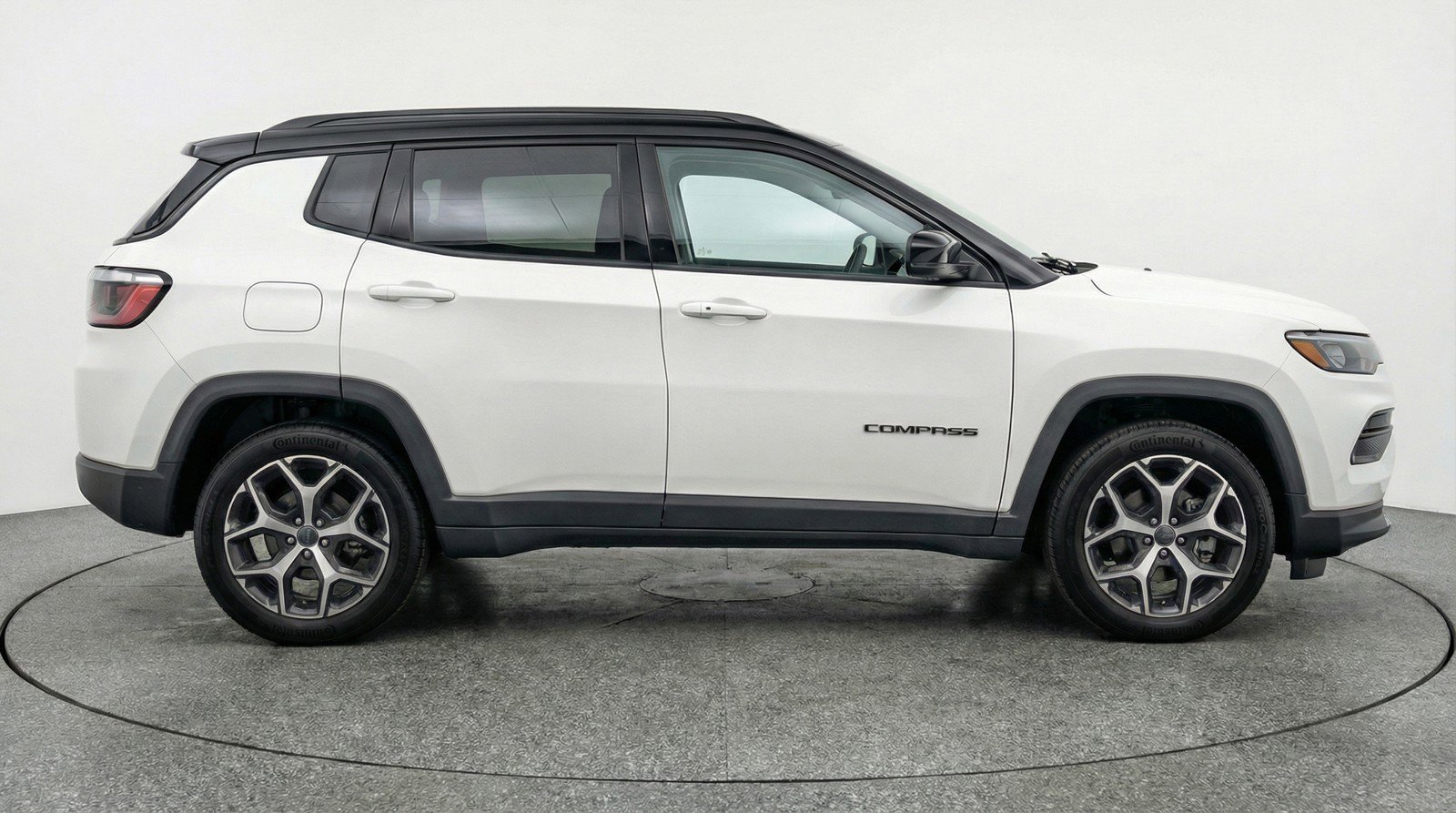 Used 2025 Jeep Compass Limited image 11