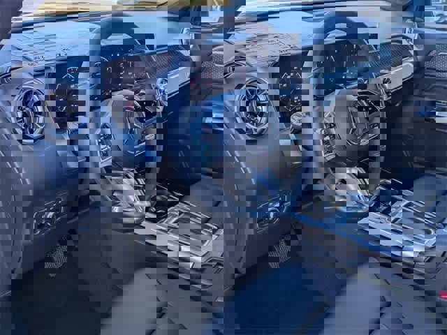 Used 2025 Mercedes-Benz GLB 250 image 2