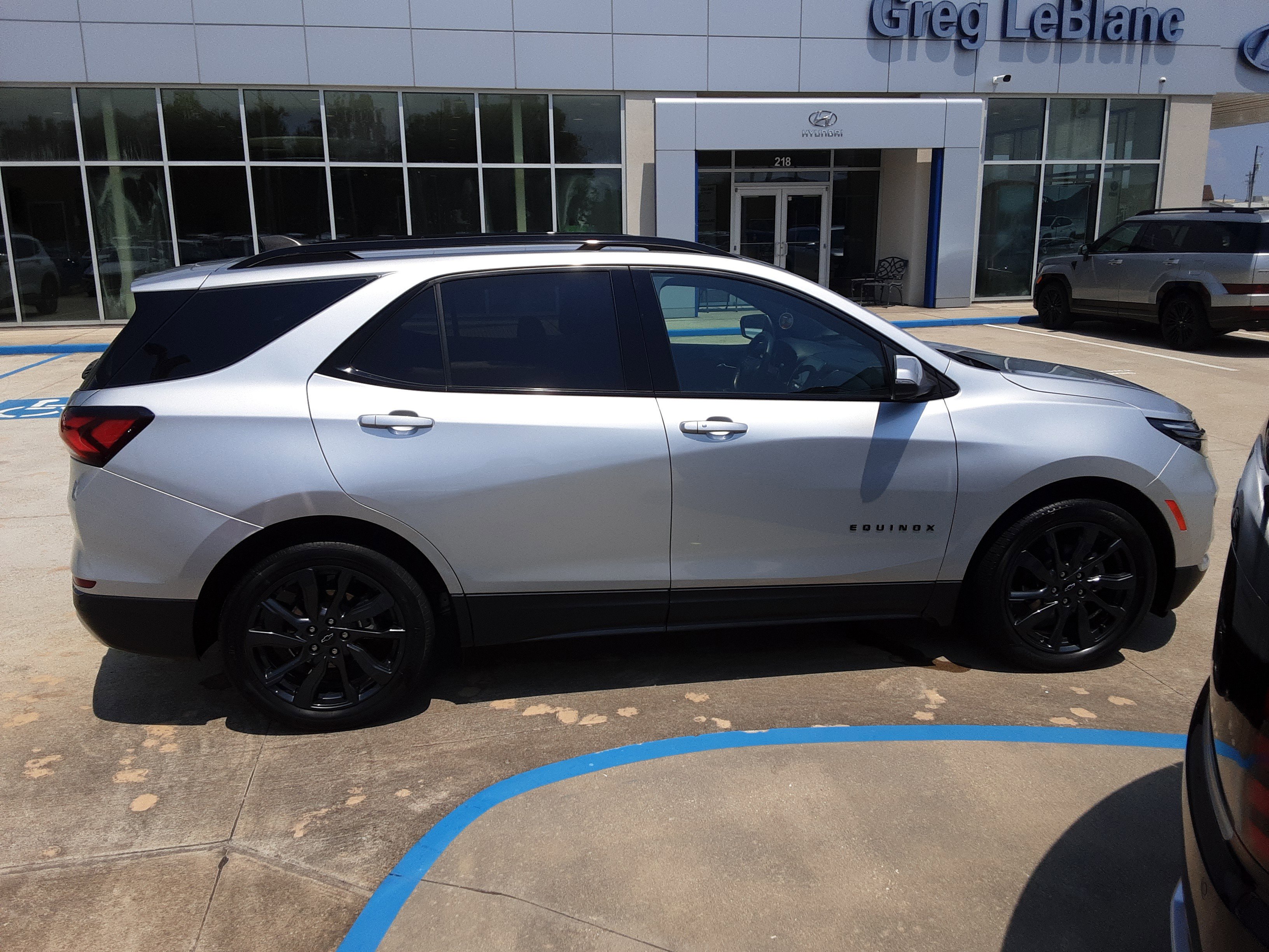 Used 2022 Chevrolet Equinox RS w/ RS Leather Package image 8