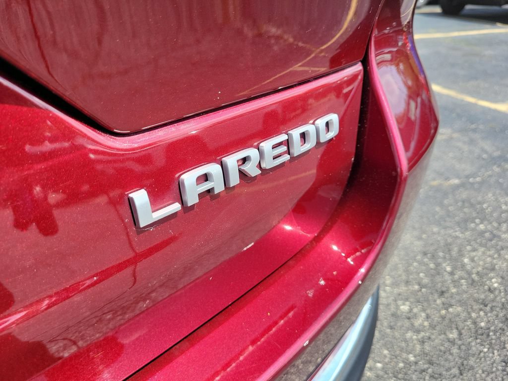 Certified 2025 Jeep Grand Cherokee Laredo AWD/4WD image 8