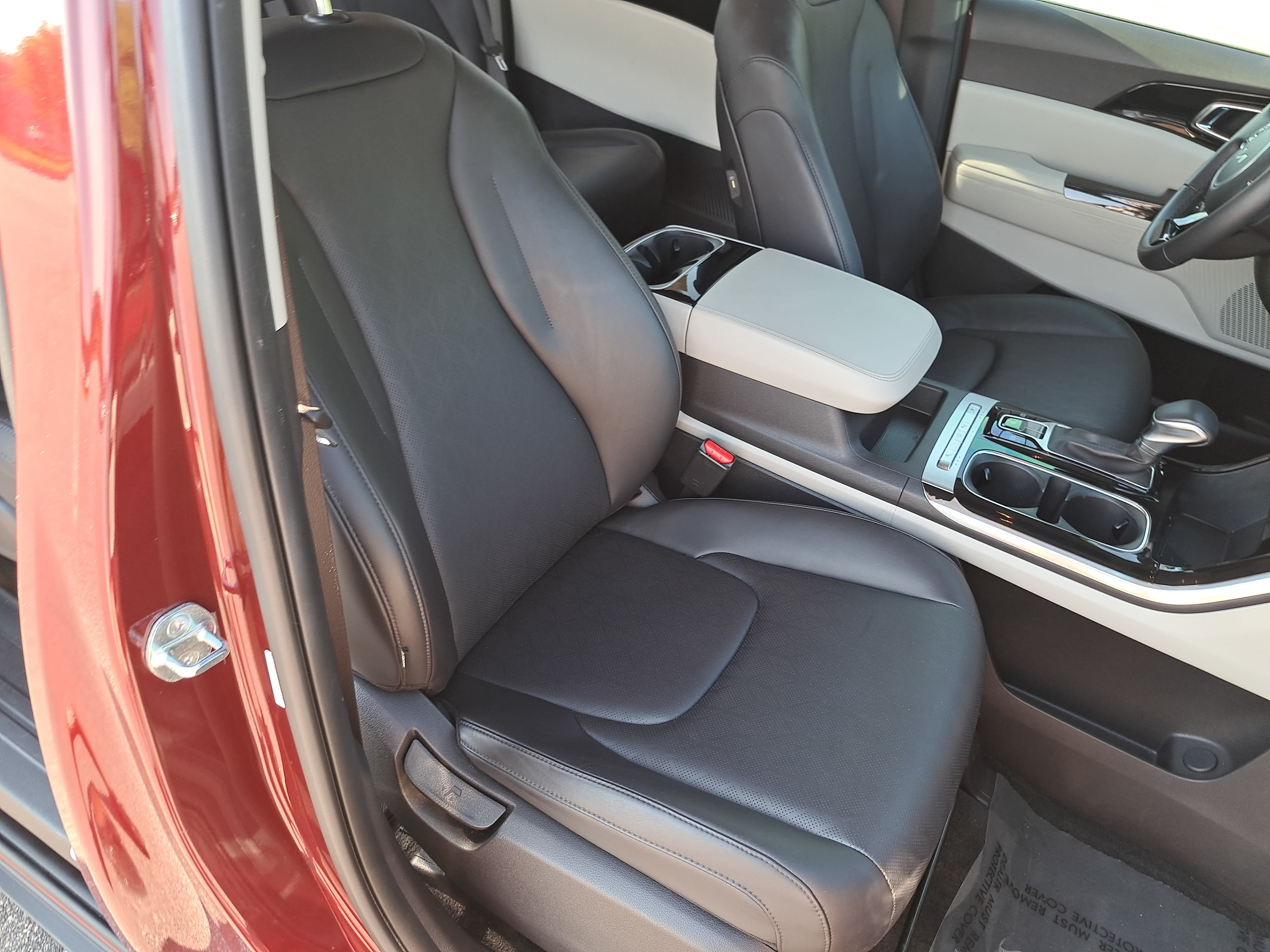 Used 2024 Kia Carnival EX FWD image 10