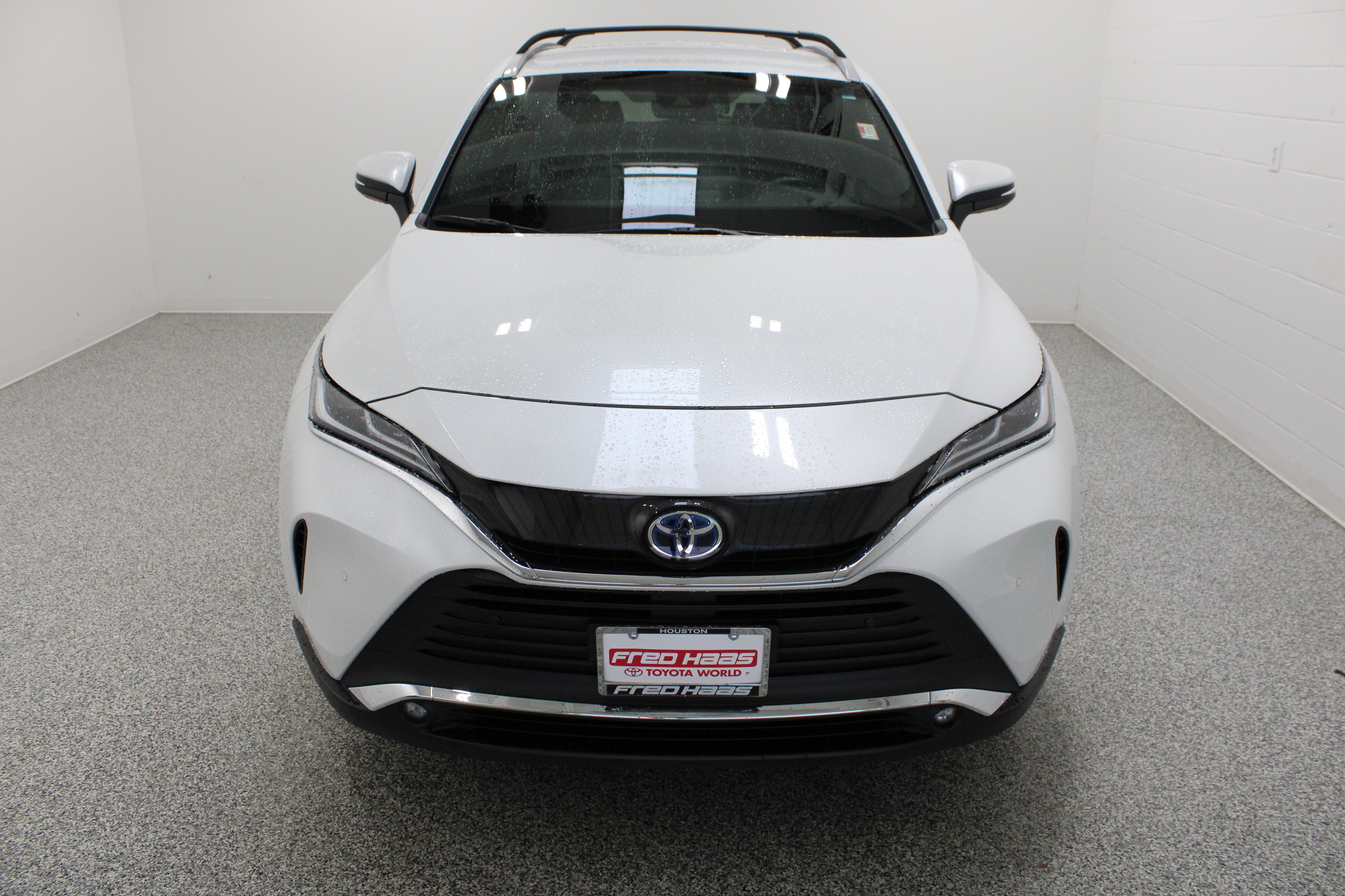 Certified 2024 Toyota Venza XLE AWD/4WD image 3