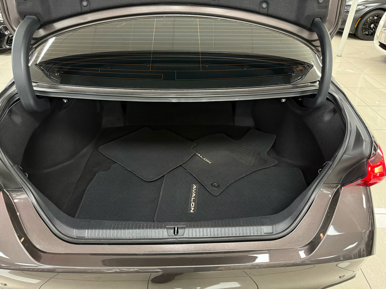 Used 2019 Toyota Avalon Touring w/ Advanced Safety Package image 36