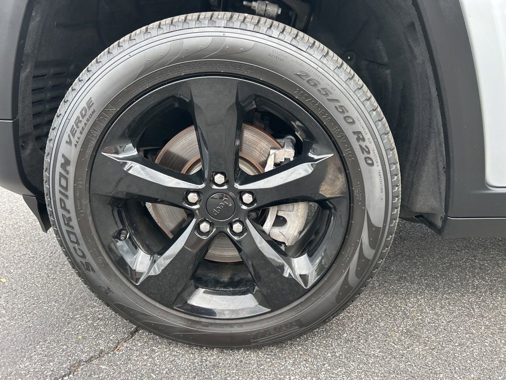 Used 2025 Jeep Grand Cherokee L Limited w/ Black Appearance Package AWD/4WD image 47