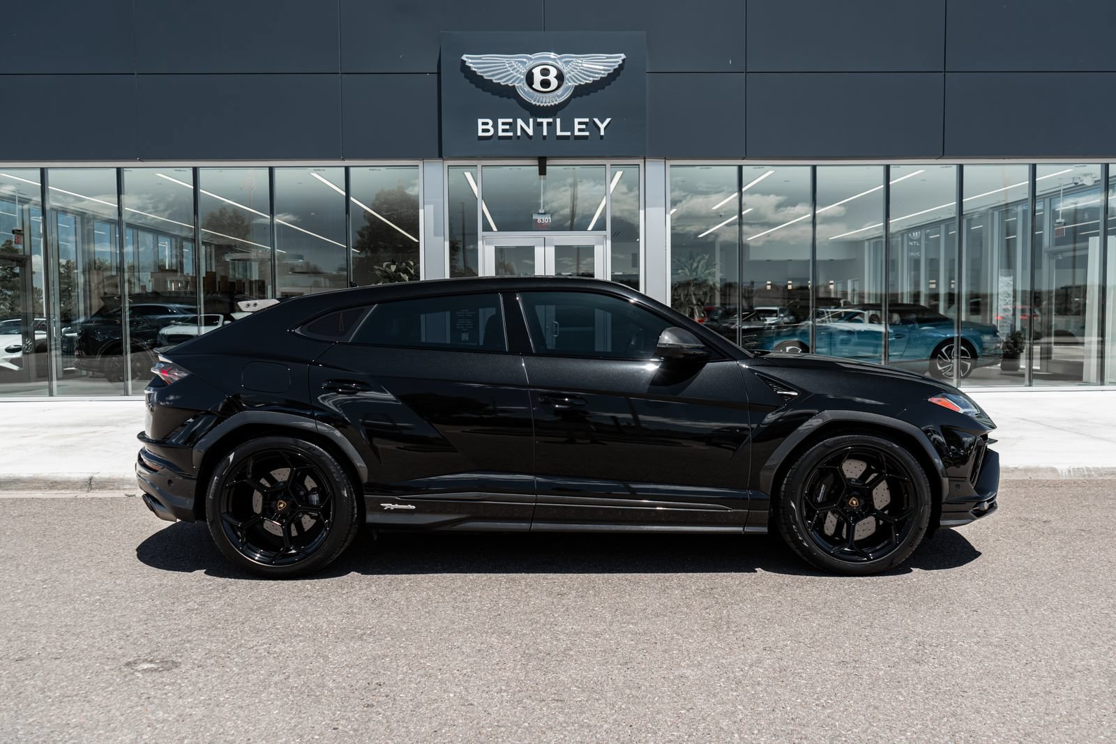 Used 2023 Lamborghini Urus Performante AWD/4WD image 14