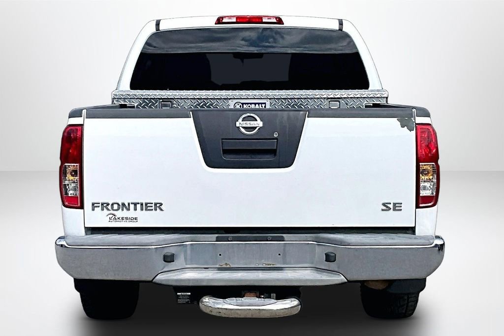 Used 2010 Nissan Frontier SE image 6