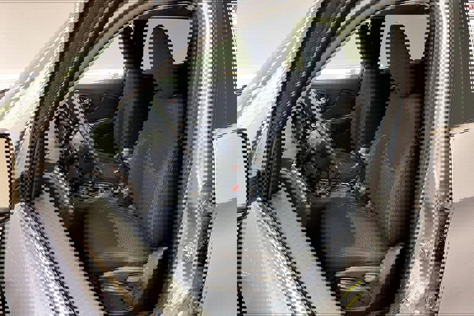 Used 2019 Jeep Cherokee Latitude w/ Popular Appearance Group image 17