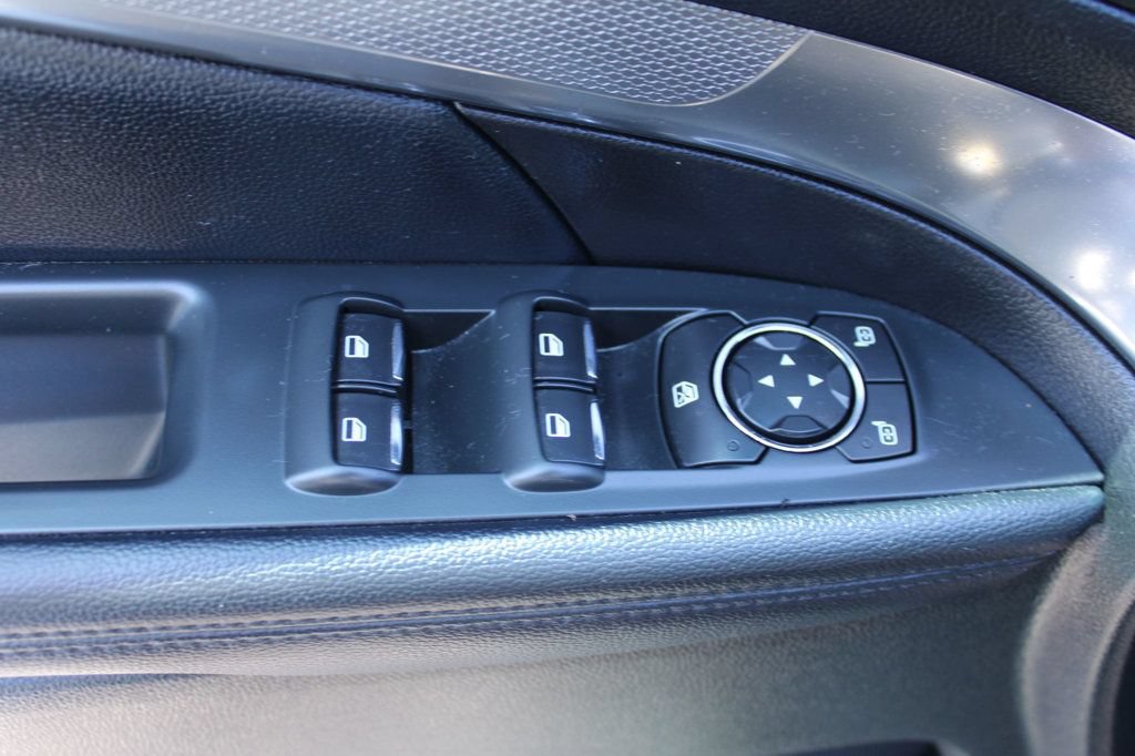 Used 2018 Ford Explorer XLT w/ Equipment Group 202A FWD image 17