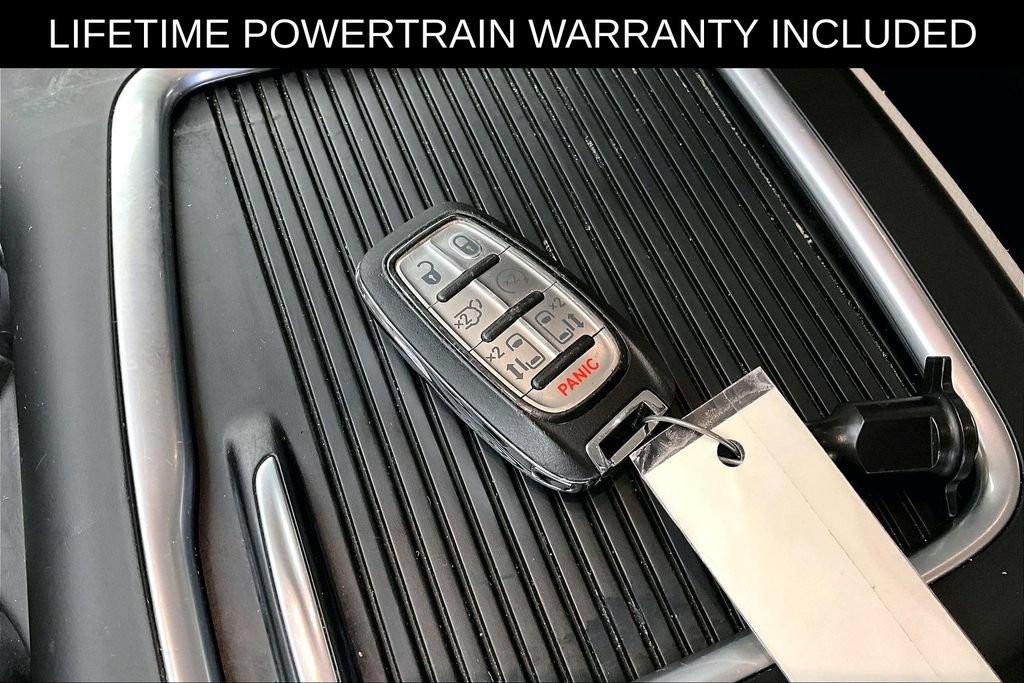 Used 2024 Chrysler Pacifica Touring-L FWD image 13