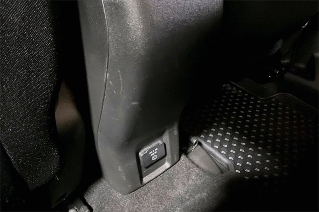 Used 2017 Jeep Renegade Latitude w/ Popular Equipment Group image 26