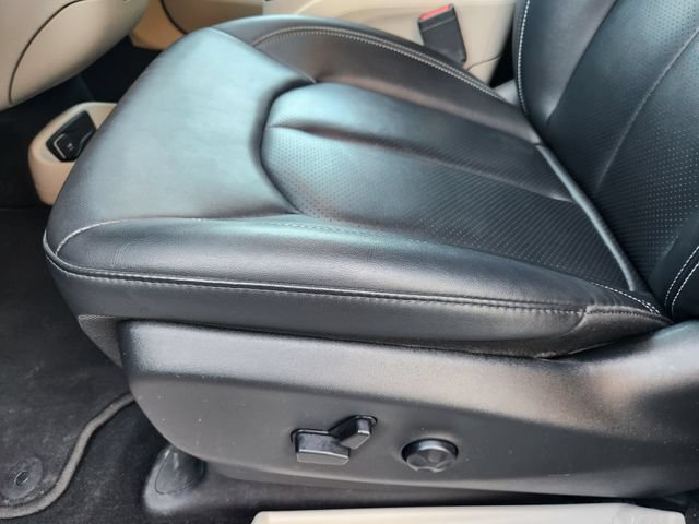Used 2024 Chrysler Pacifica Touring-L FWD image 21