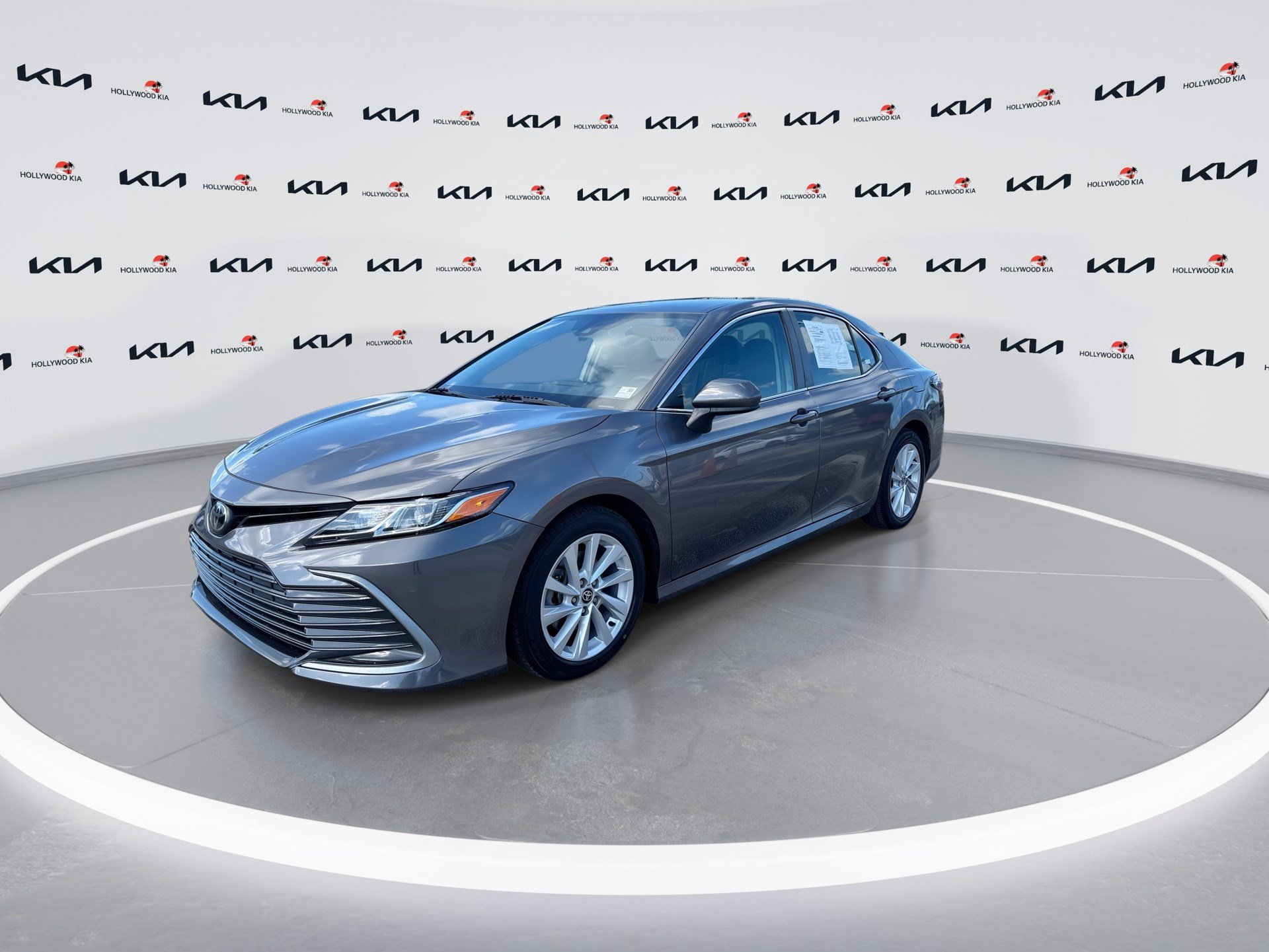 Used 2022 Toyota Camry LE FWD image 4