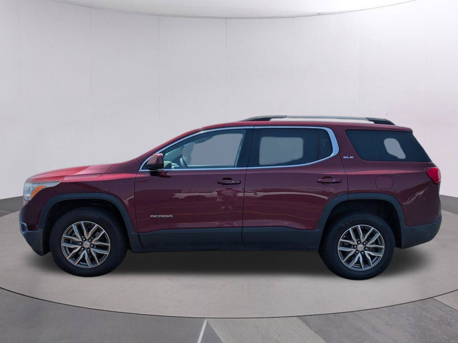 Used 2018 GMC Acadia SLE FWD image 2