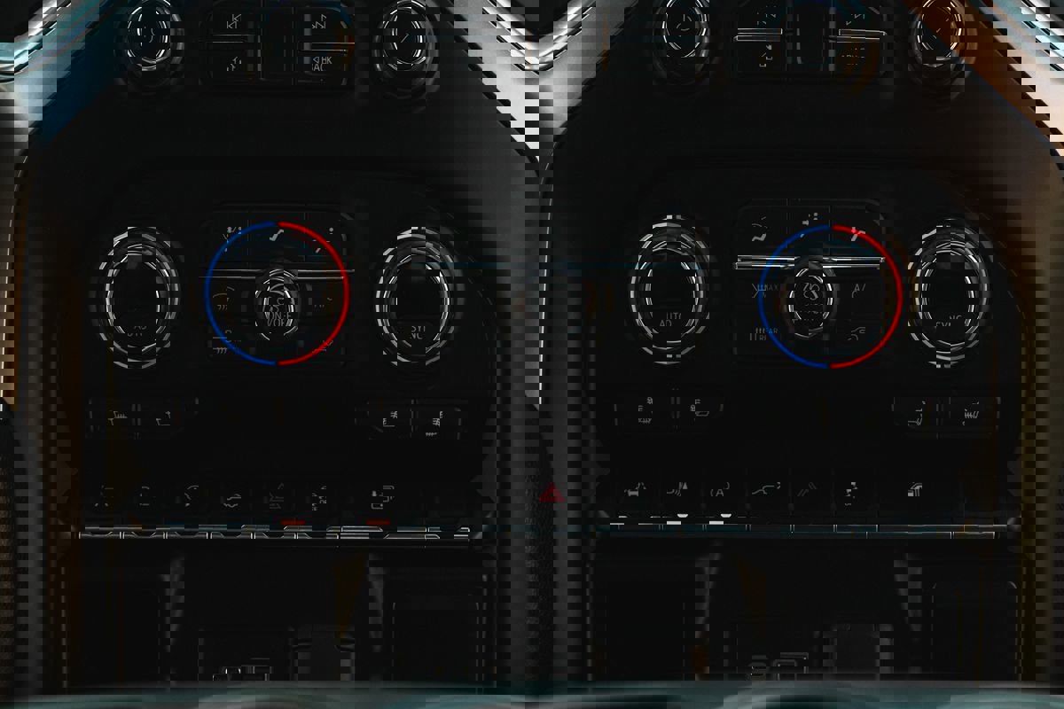 Used 2020 Chevrolet Silverado 1500 LT w/ All-Star Edition image 17