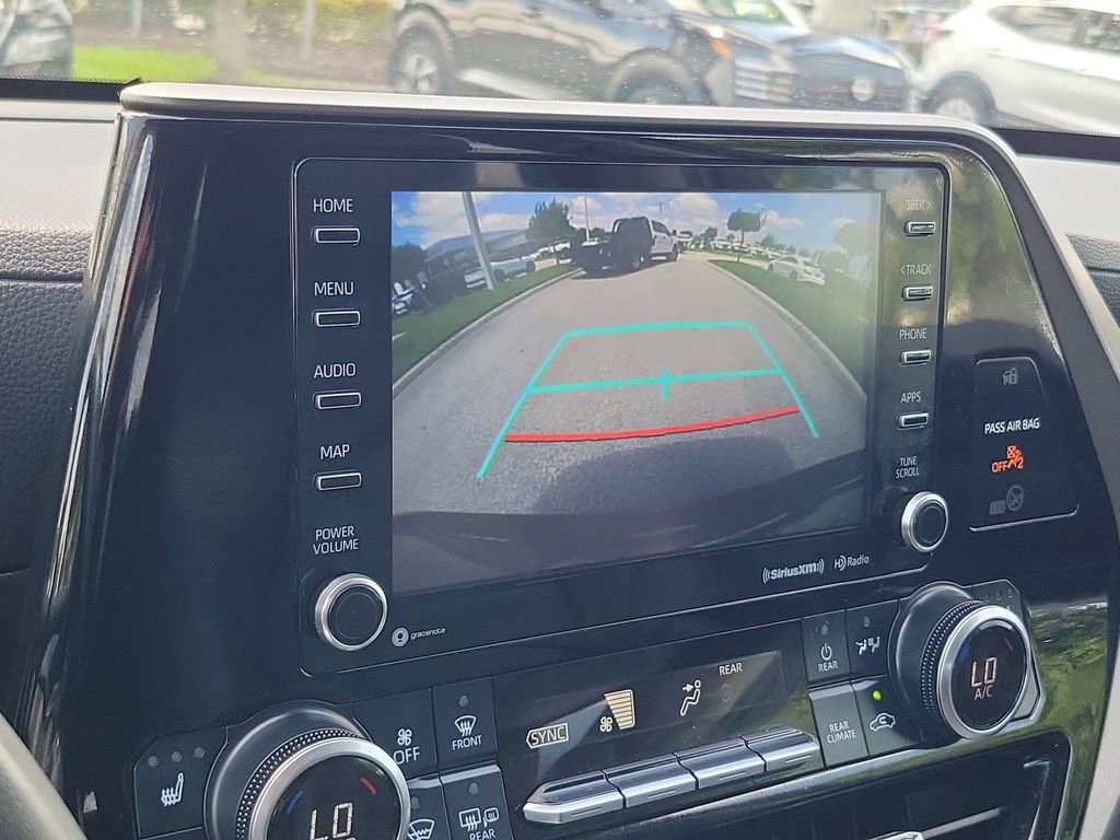 Used 2022 Toyota Highlander XLE AWD/4WD image 33