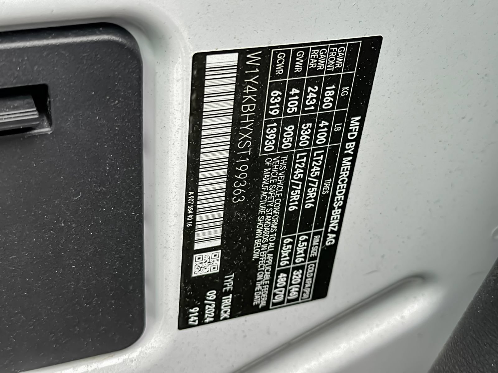 Used 2025 Mercedes-Benz Sprinter 2500 image 29