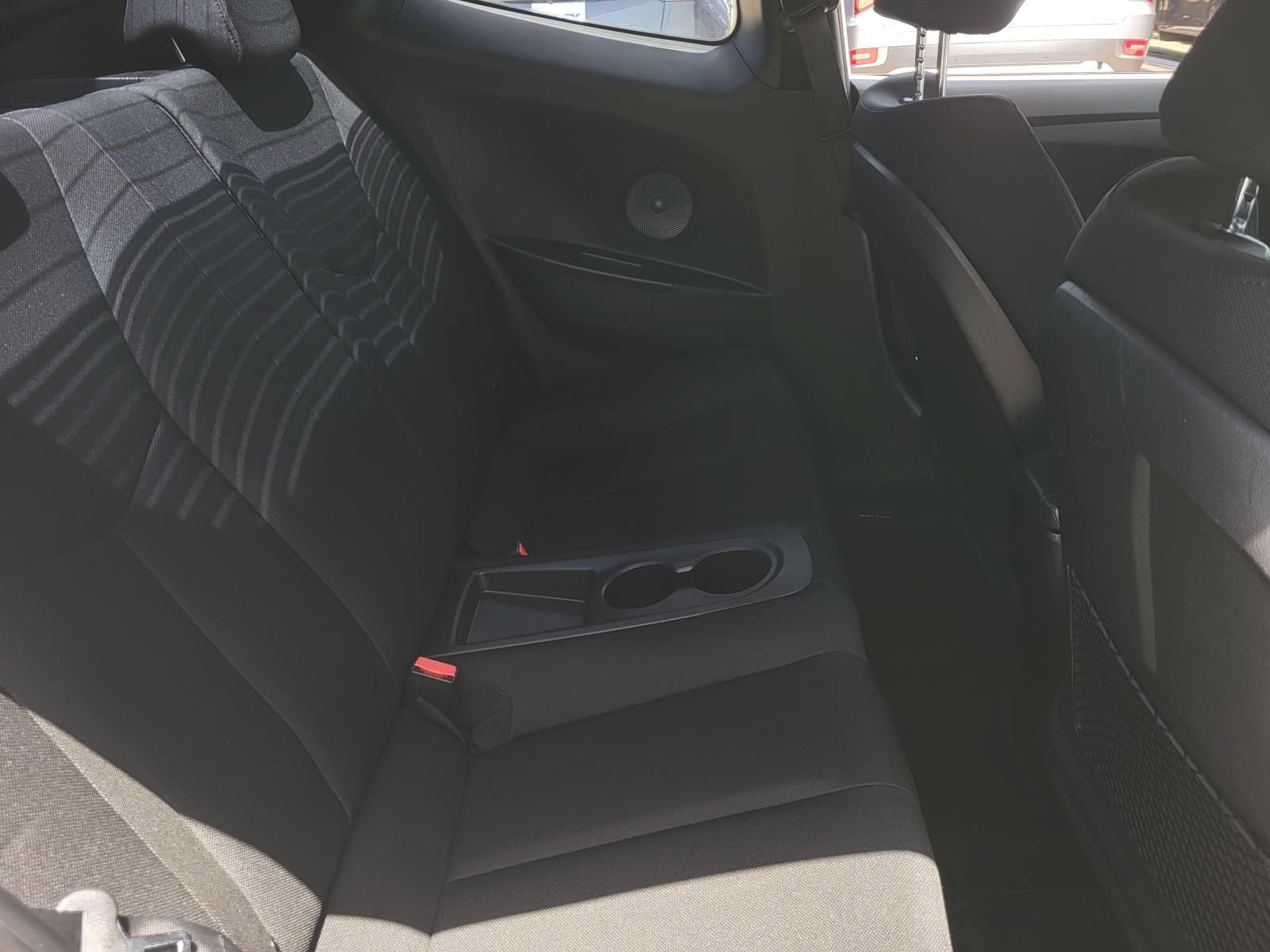 Used 2016 Hyundai Veloster FWD image 11