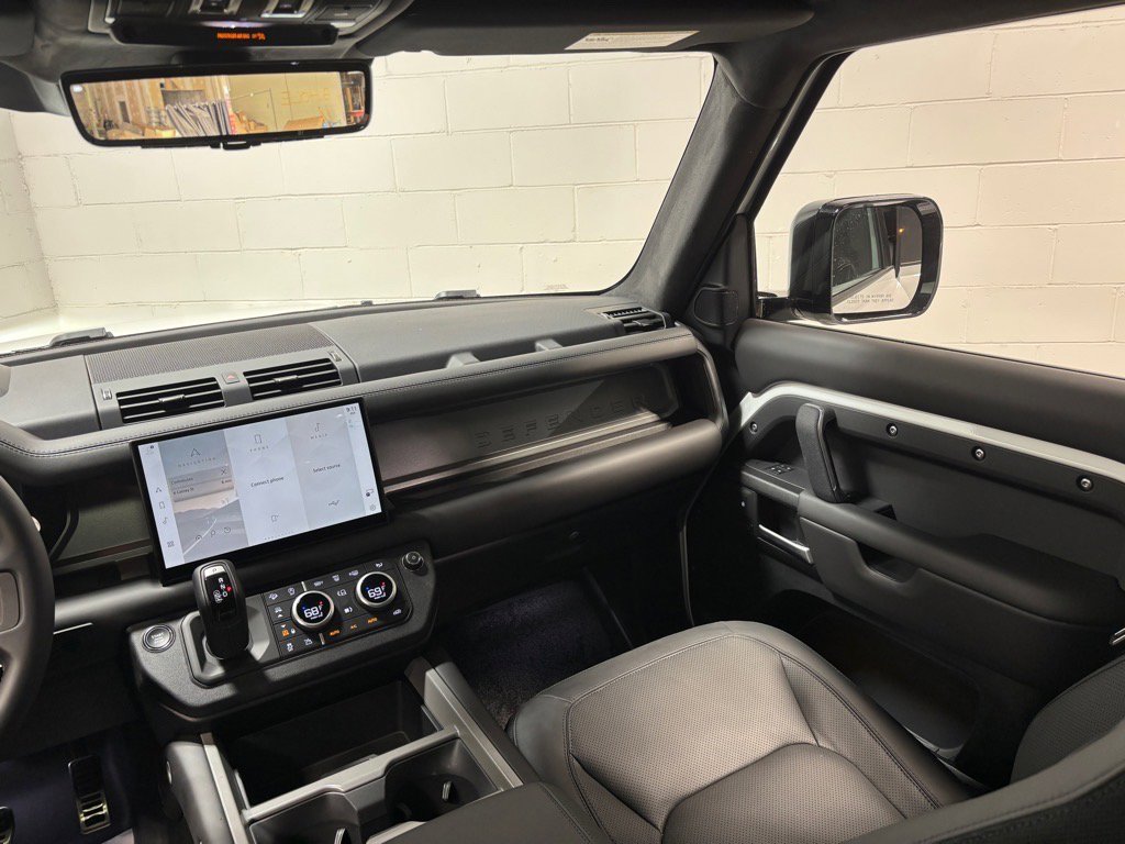 New 2025 Land Rover Defender 130 V8 AWD/4WD image 36