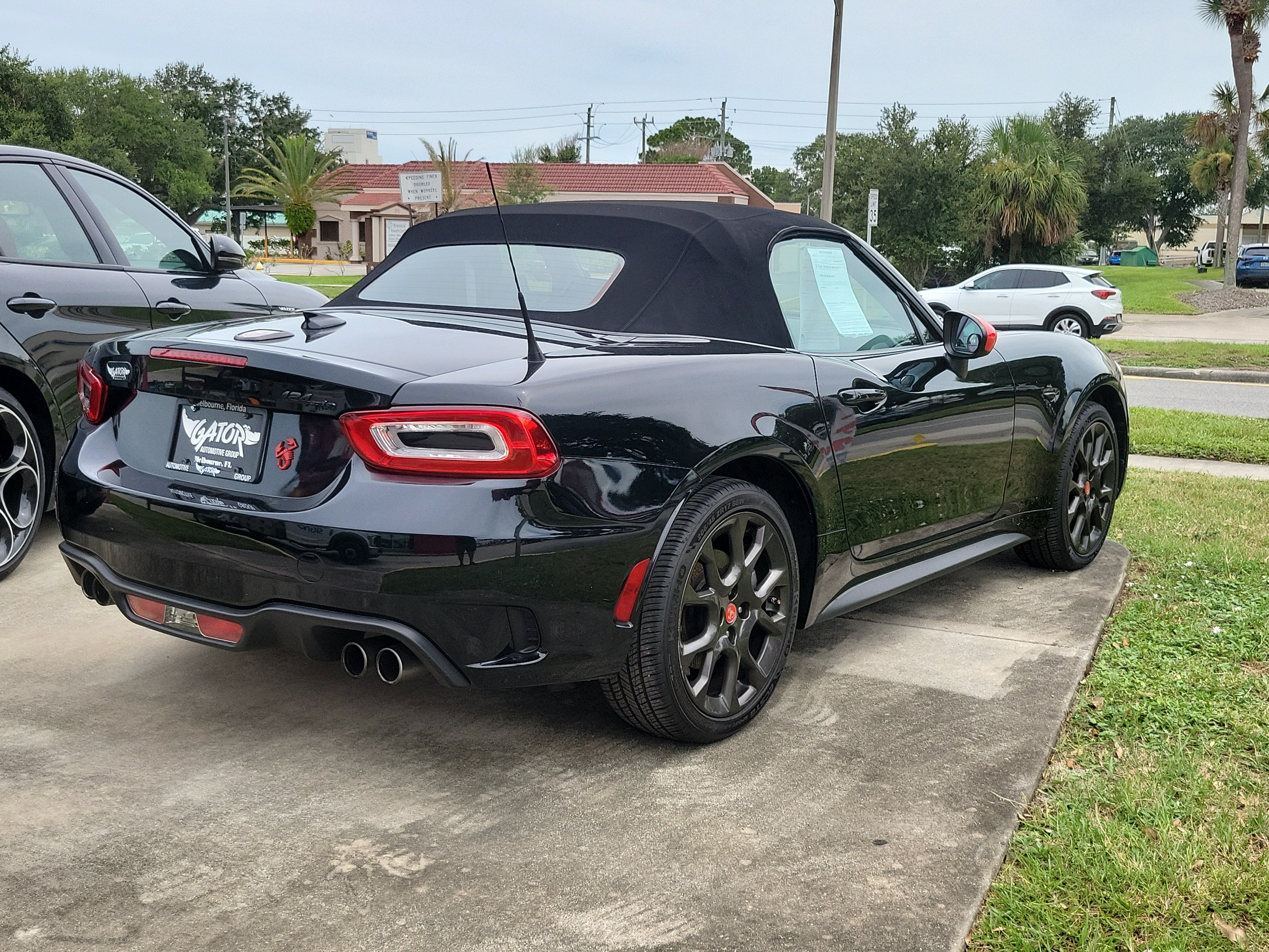 Used 2018 FIAT 124 Spider Abarth w/ Navigation & Sound Group RWD image 4