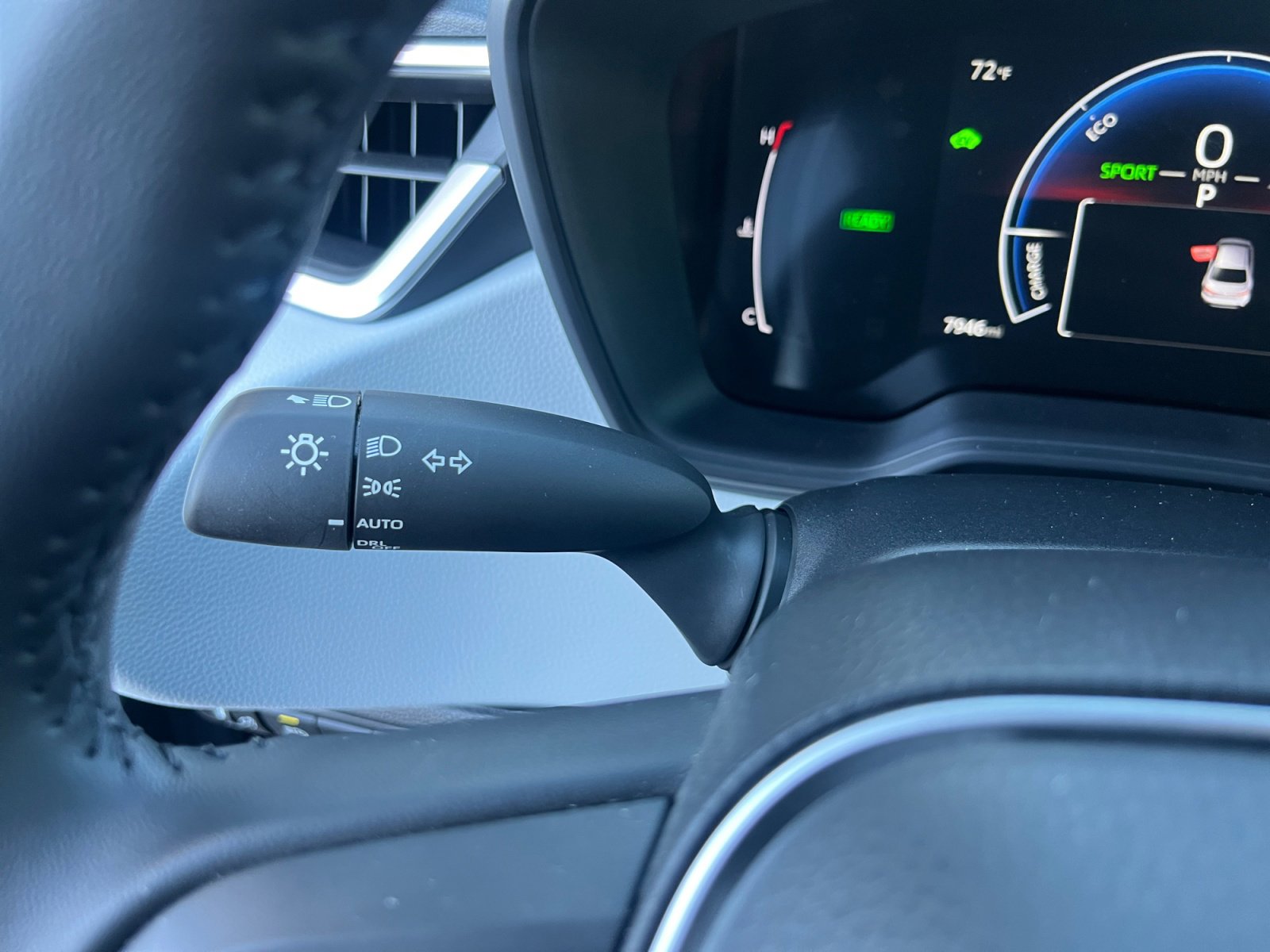 Used 2025 Toyota Corolla SE image 12