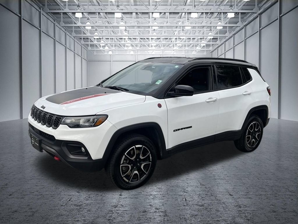 Used 2024 Jeep Compass Trailhawk AWD/4WD image 3