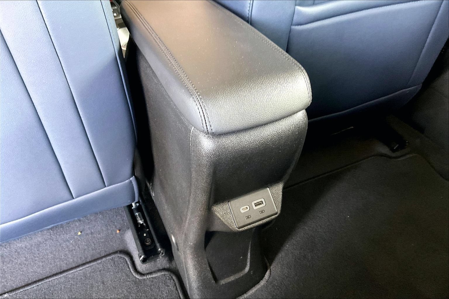 Used 2022 Chevrolet Bolt EUV Premier w/ Sun & Sound Package FWD image 10