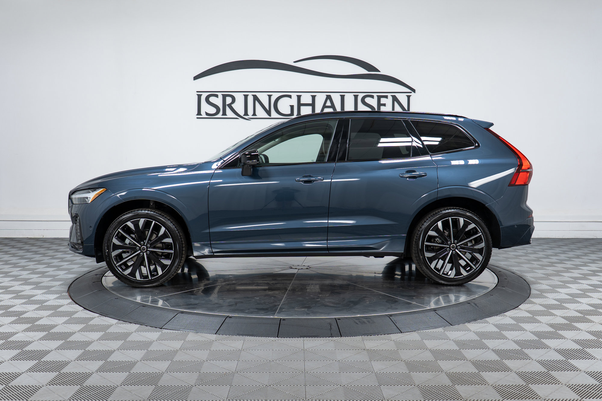 New 2026 Volvo XC60 B5 Ultra w/ Climate Package image 8