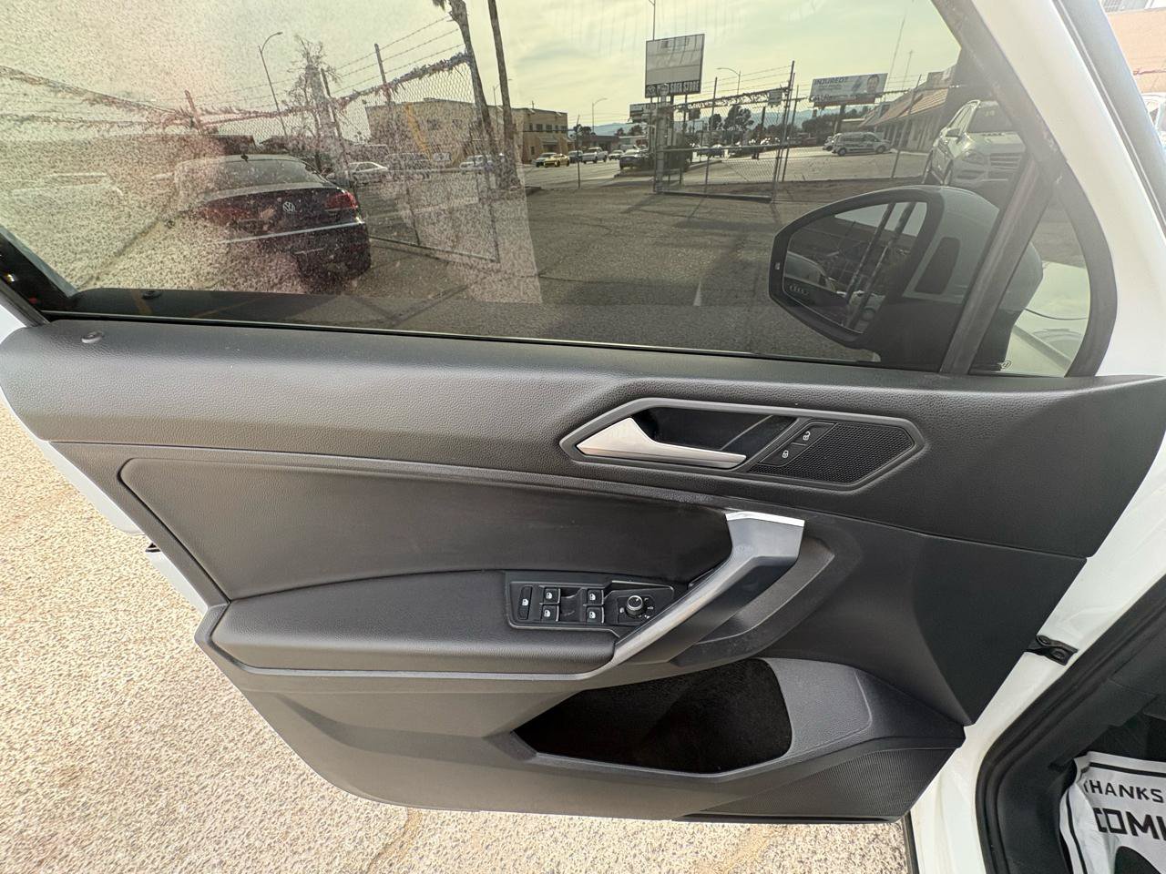 Used 2014 Volkswagen Touareg Sport AWD/4WD image 11