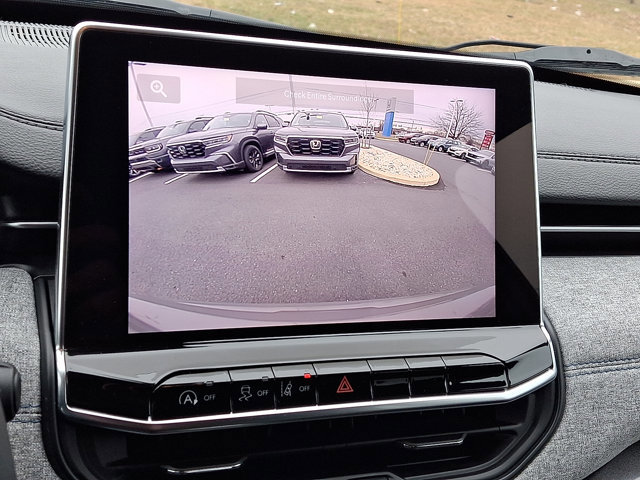 Used 2023 Jeep Compass Latitude image 17