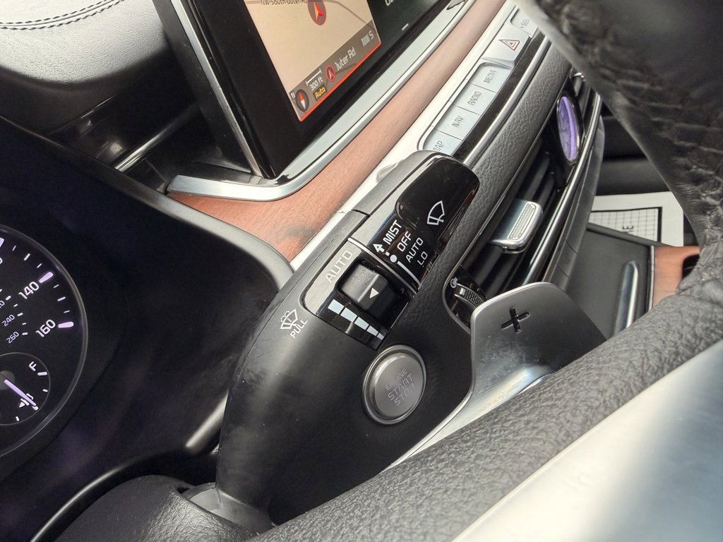 Used 2020 Kia K900 Luxury image 17