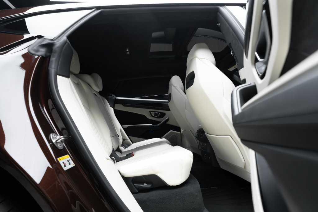 Used 2022 Lamborghini Urus AWD/4WD image 39