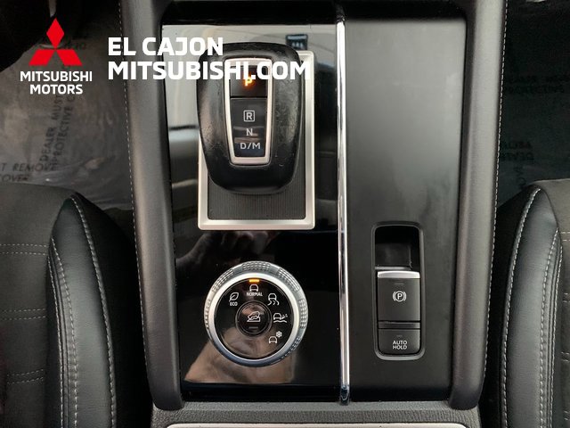 Used 2023 Mitsubishi Outlander SE image 17