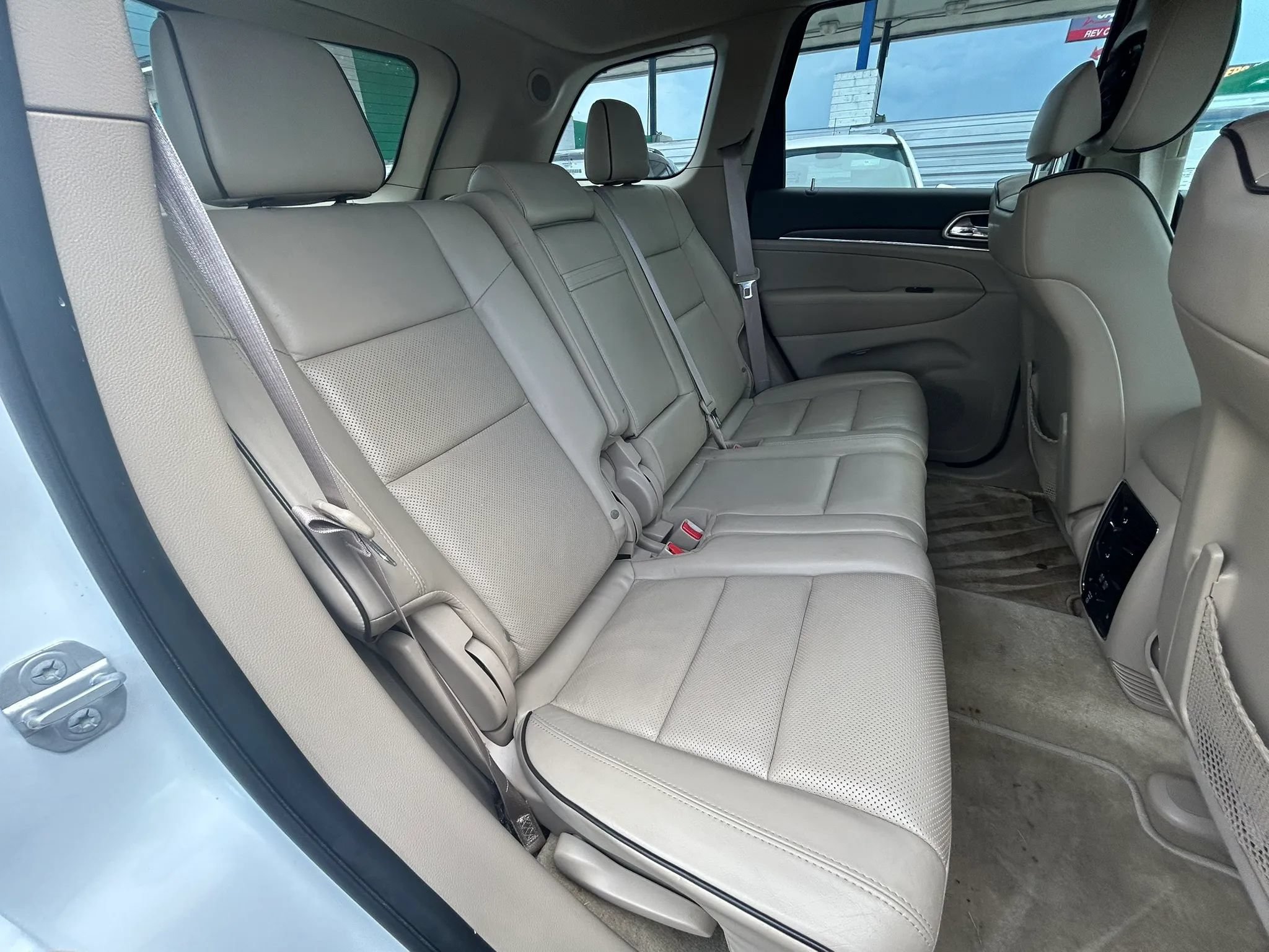 Used 2015 Jeep Grand Cherokee Overland AWD/4WD image 17