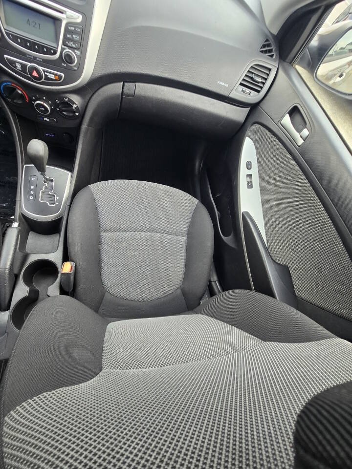 Used 2013 Hyundai Accent GS FWD image 28