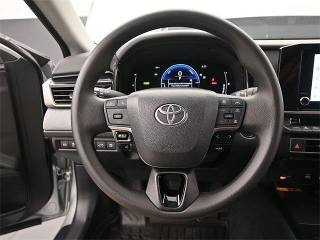 Used 2025 Toyota Camry LE image 7