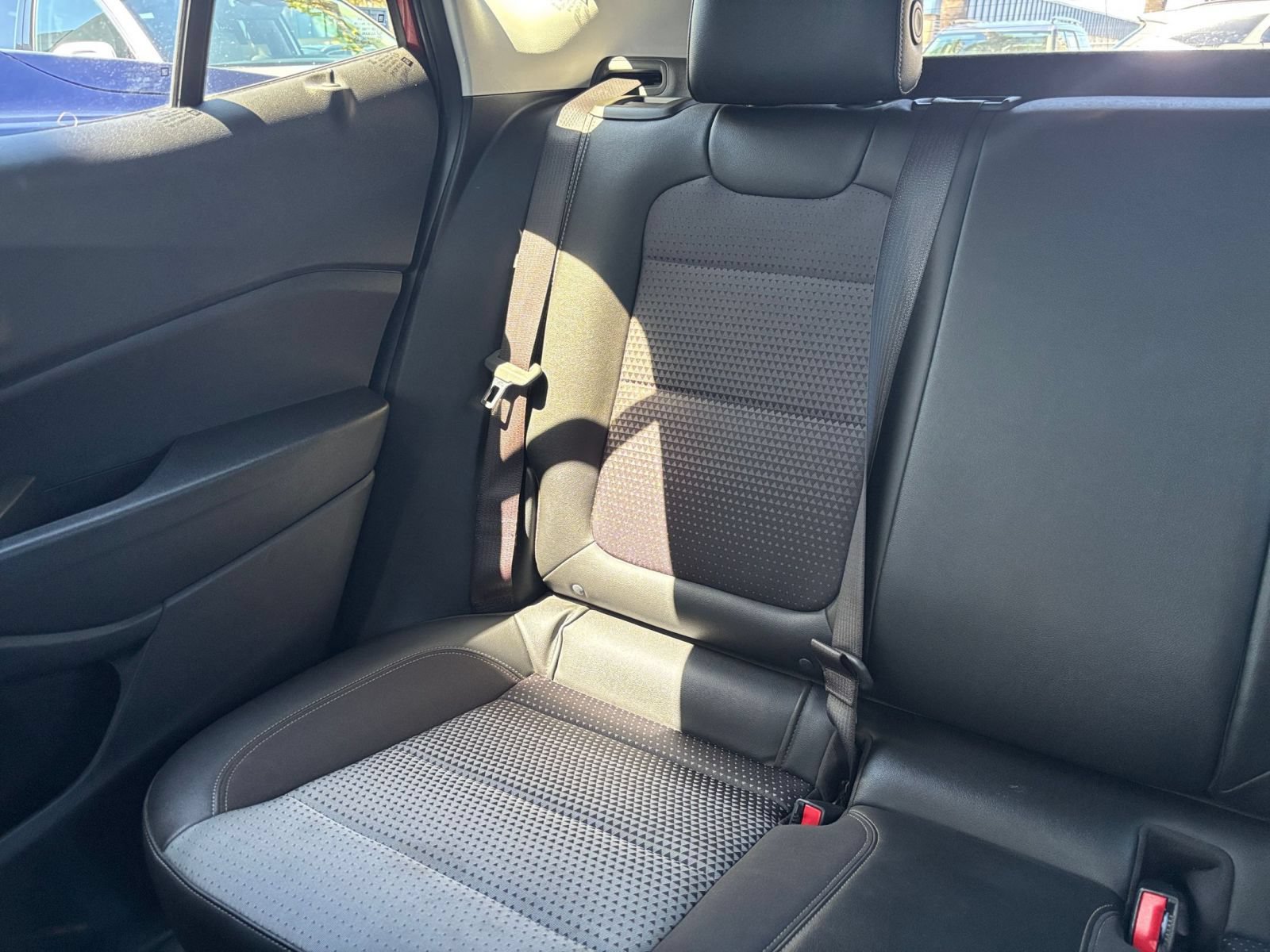 Used 2025 Chevrolet Trax LT w/ LT Convenience Package FWD image 37