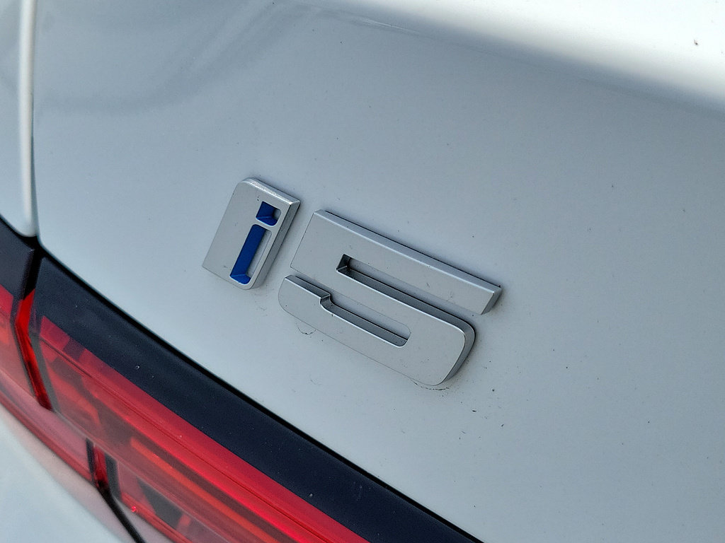 New 2026 BMW i5 M60 w/ Convenience Package RWD image 7