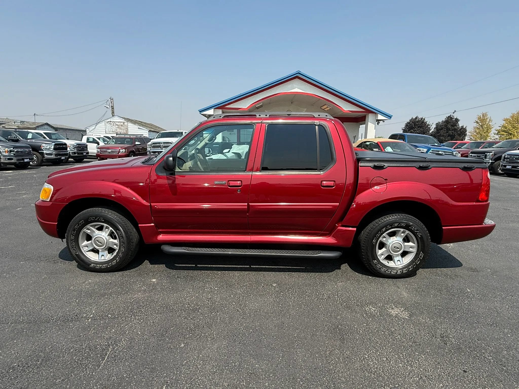 Used 2004 Ford Explorer Sport Trac XLT AWD/4WD image 2