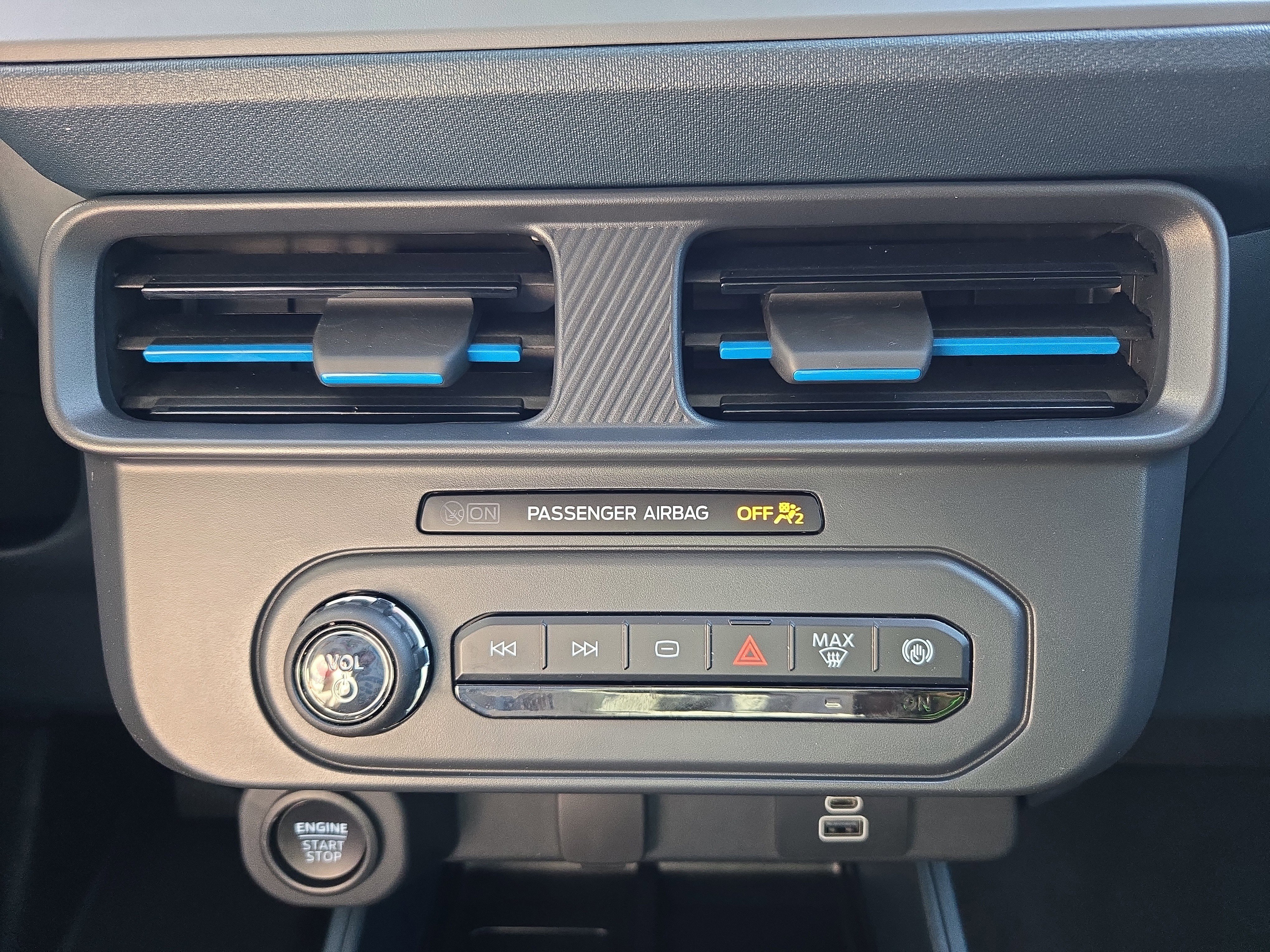 Used 2025 Ford Maverick Lobo image 28