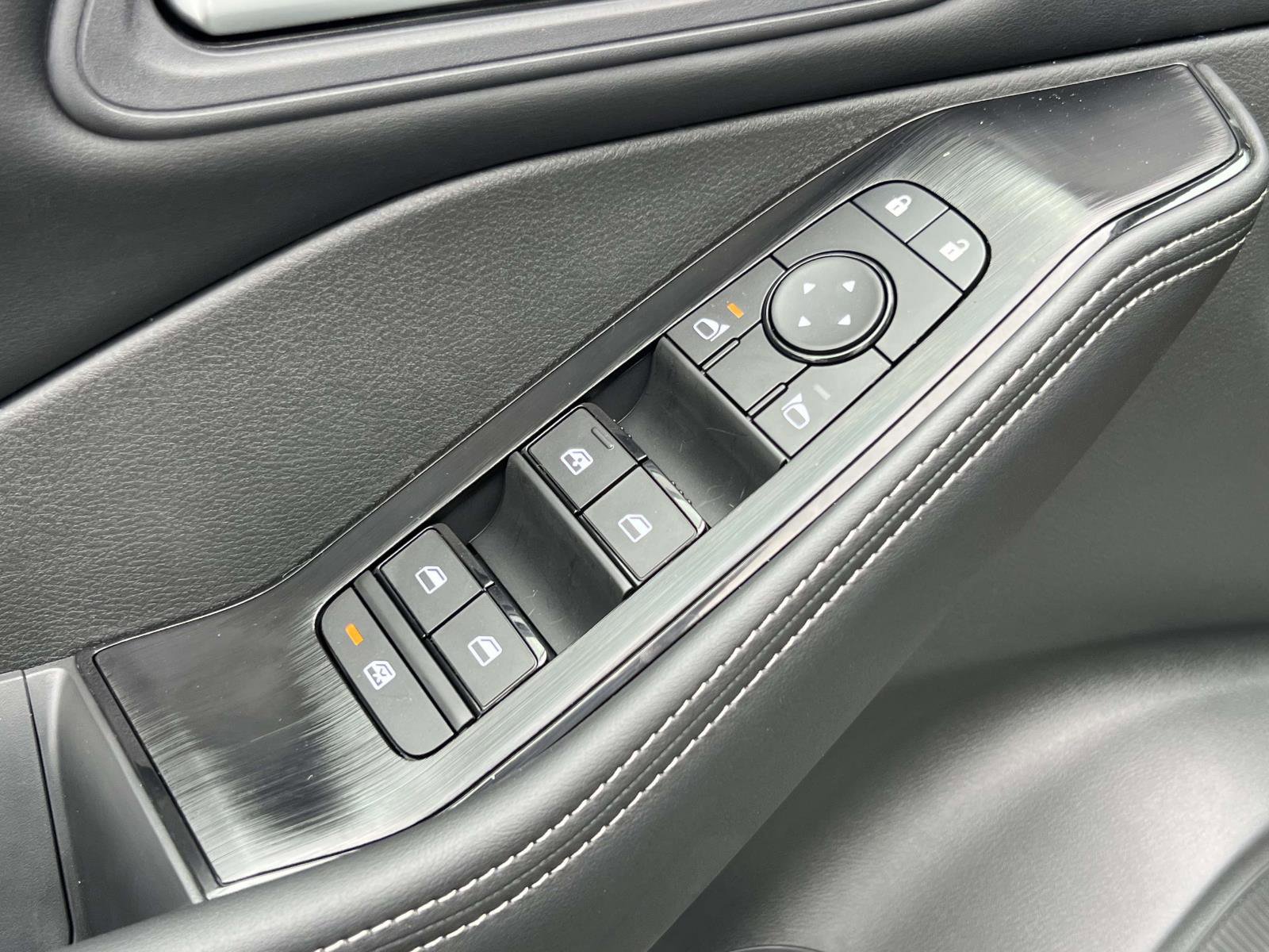 Used 2026 Nissan Rogue SV image 28