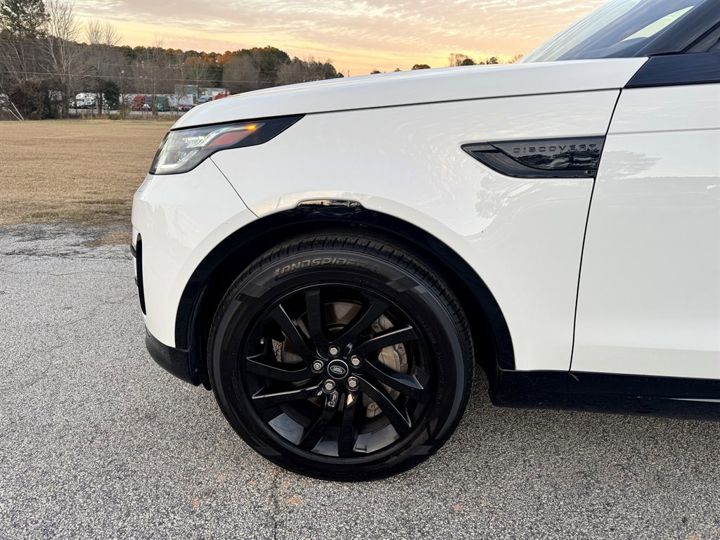 Used 2018 Land Rover Discovery HSE image 12