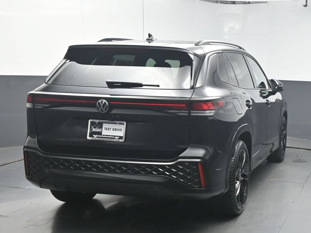 New 2026 Volkswagen Tiguan SE R-Line FWD image 7