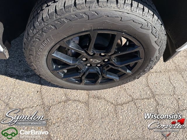 Used 2025 Chevrolet Colorado Z71 w/ Technology Package AWD/4WD image 23