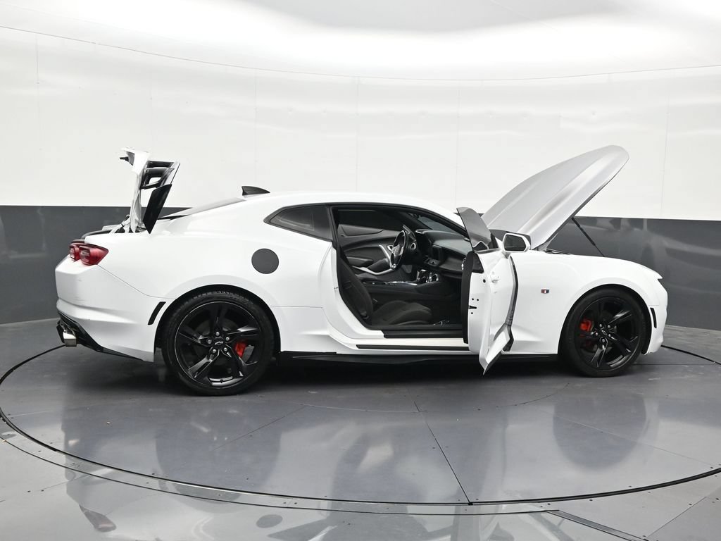 Used 2021 Chevrolet Camaro LT RWD image 33