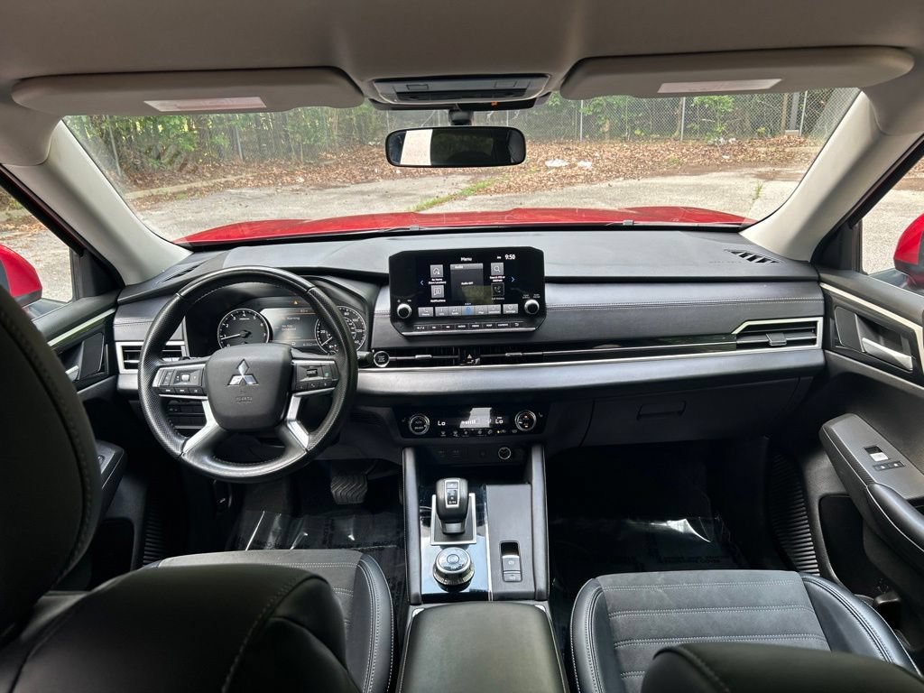 Used 2024 Mitsubishi Outlander AWD image 28