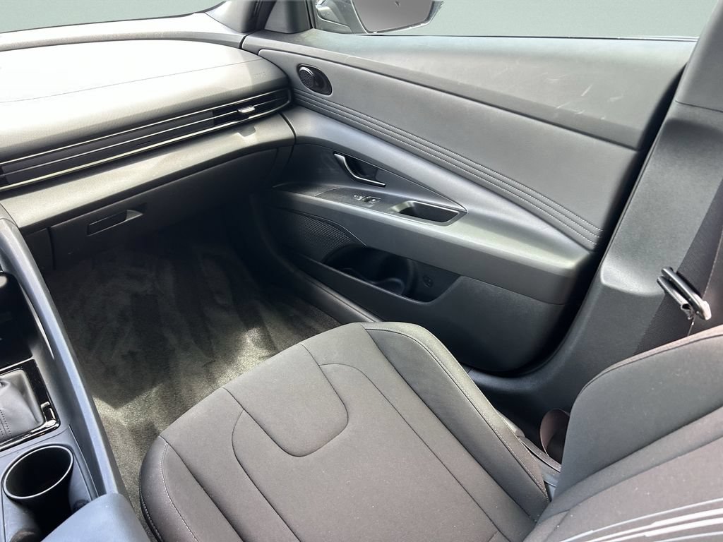 Certified 2025 Hyundai Elantra Sport FWD image 19