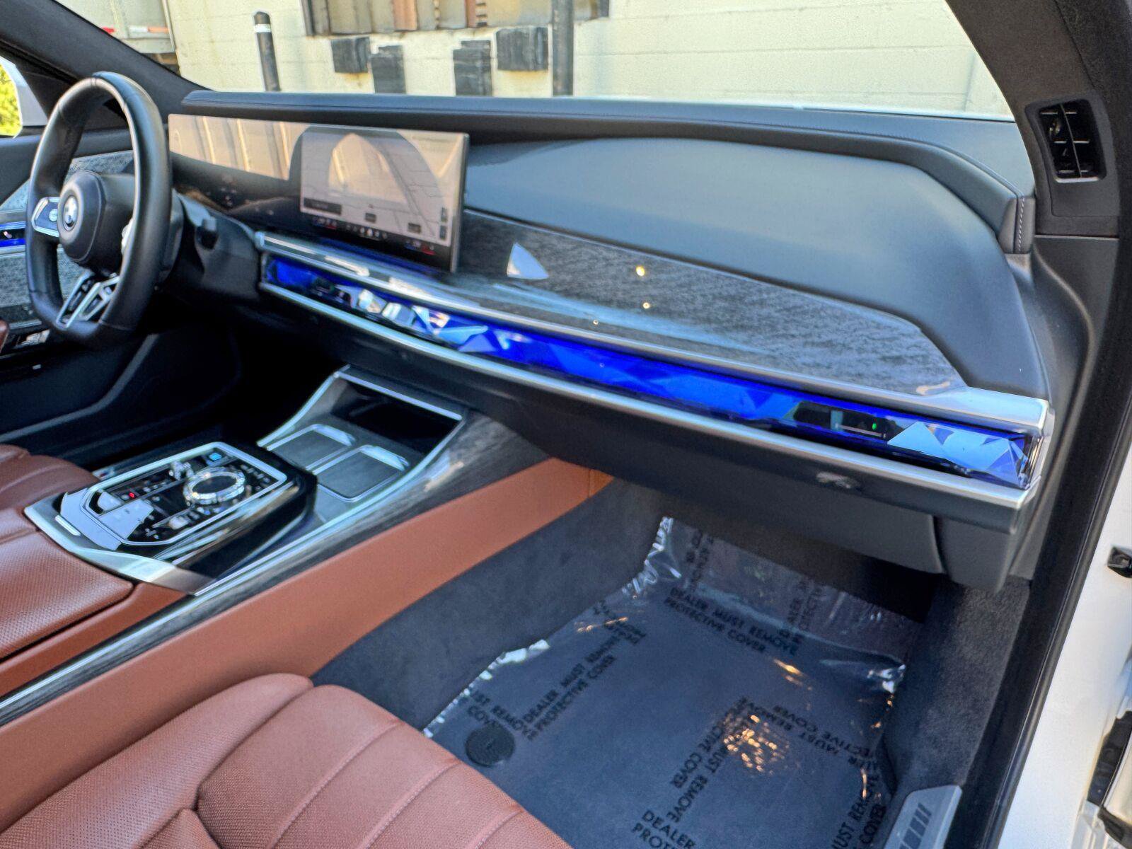 Used 2024 BMW i7 xDrive60 AWD/4WD image 14